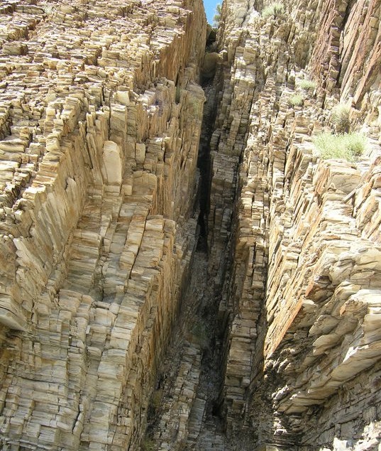 HelenThomas Layered Quartzite at Henry's Creek
